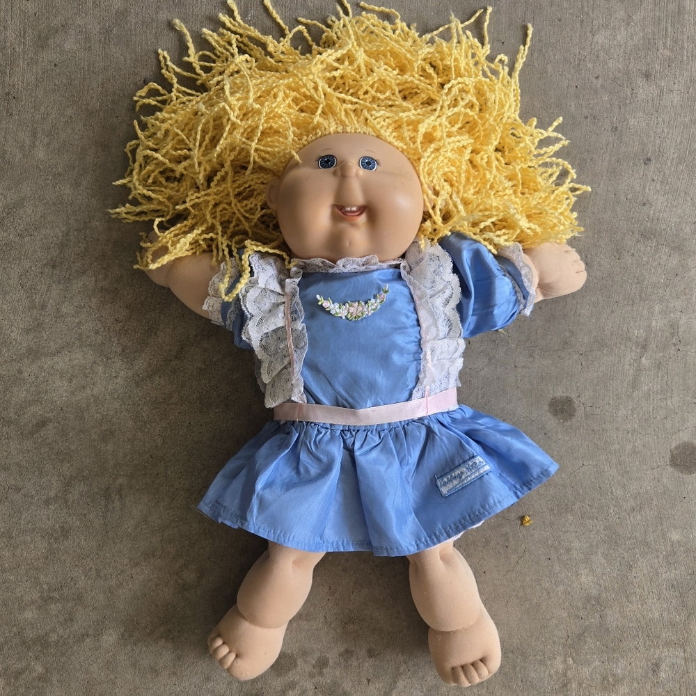 Vintage CABBAGE PATCH KIDS 18" Girl Doll Blue CPK Outfit Blonde Hair Blue Eyes